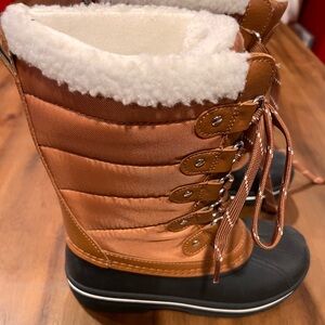 Cozy Kids' Winter Boots in Brown and Black